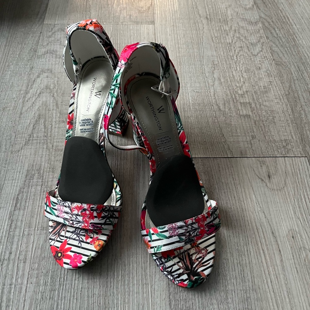 Worthington Red and Green Heels with Striking Elegance